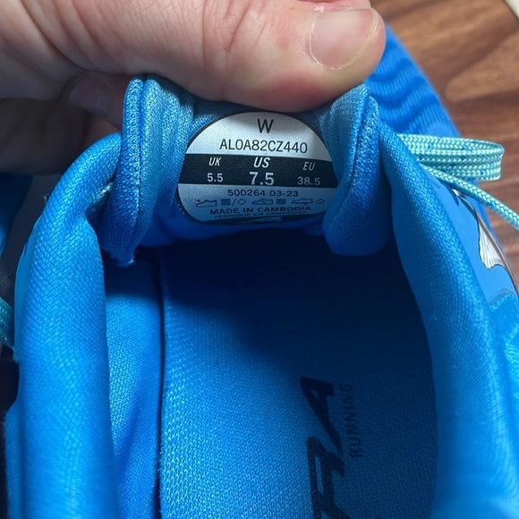 Altra running shoes - Picture 7 of 9